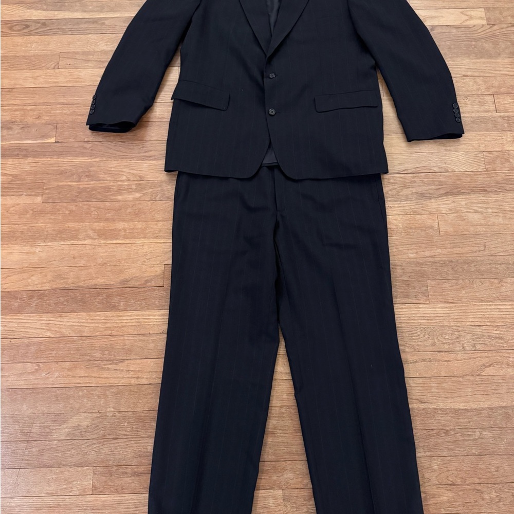 Palm Beach Men’s Navy Blue Pinstripe Two-Piece Suit - 42R
 b79